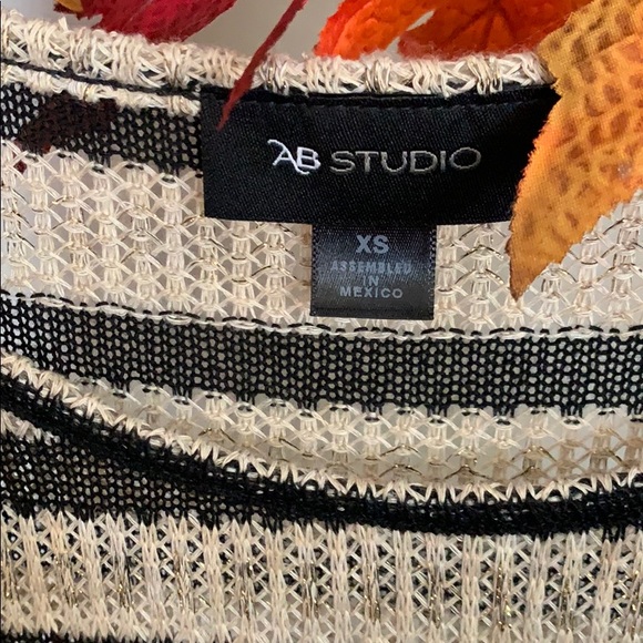 🖤AB Studio Sweater - Picture 3 of 3